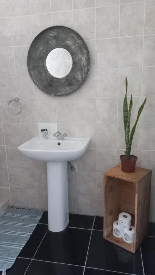 Urban Farm Haus Guesthouse Rundu Eksteriør billede